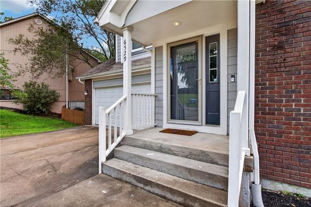 6529 NW Hidden Valley Road, Kansas City, MO 64152