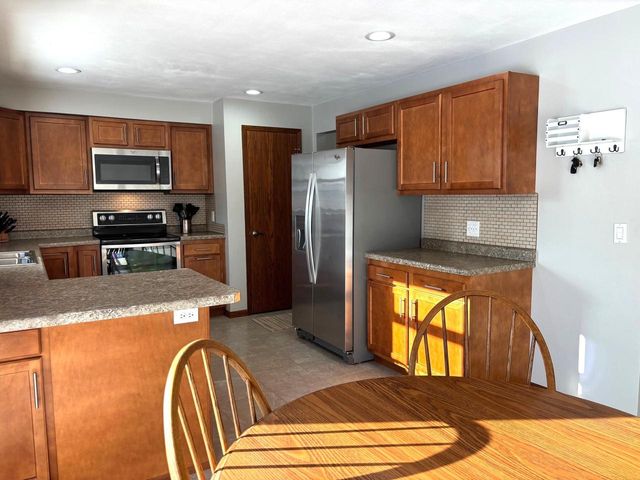 1905 MILLER LANE, Kaukauna, WI 54130