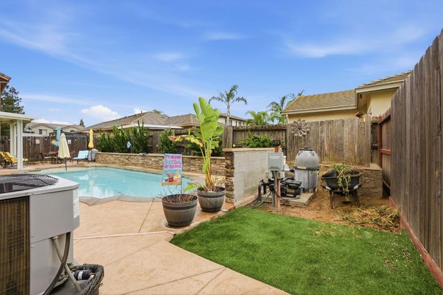 2618 Corral Way, Riverbank, CA 95367