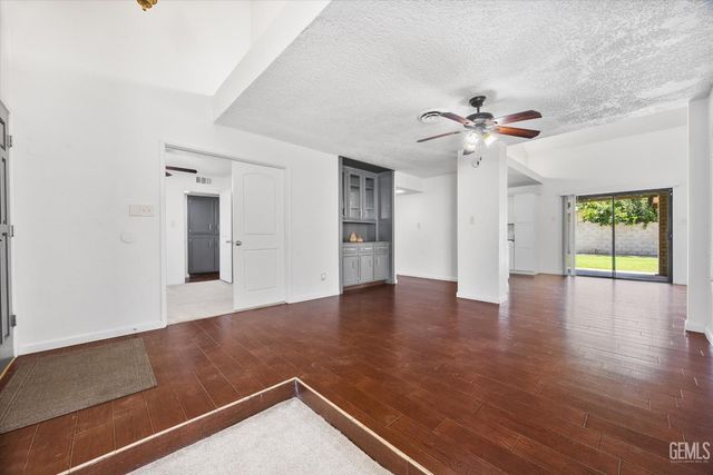 6805 Seapines Drive, Bakersfield, CA 93309