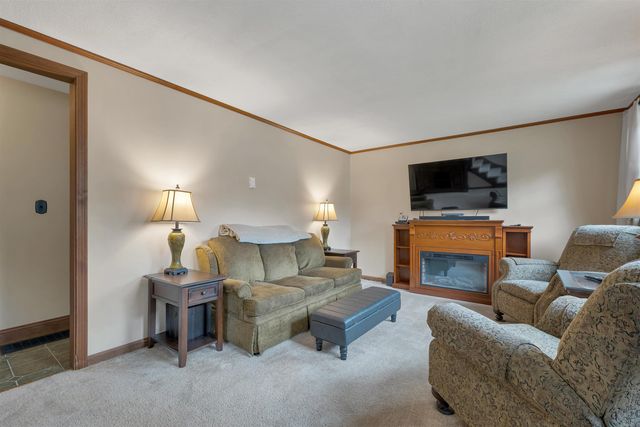 53 Mammoth Road, Londonderry, NH 03053