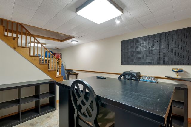 53 Mammoth Road, Londonderry, NH 03053