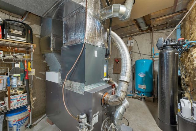 53 Mammoth Road, Londonderry, NH 03053