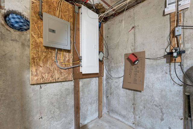 53 Mammoth Road, Londonderry, NH 03053