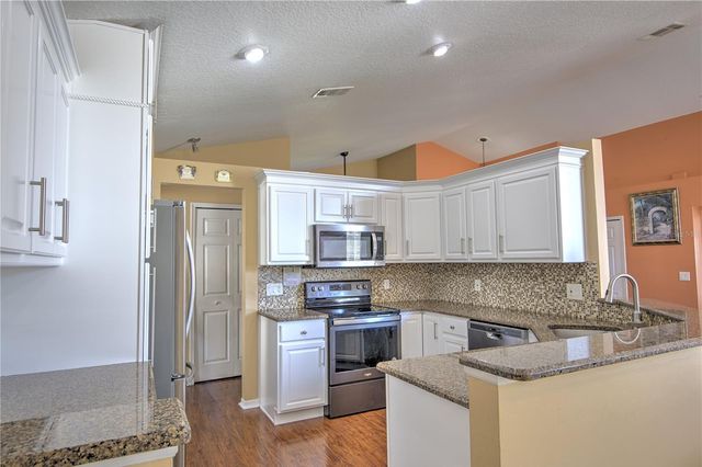 684 YORKSHIRE DRIVE, Oviedo, FL 32765