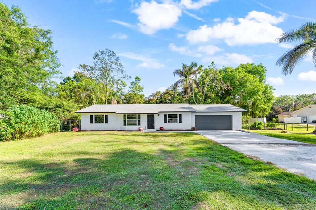 11852 N 47th Rd Road N, The Acreage, FL 33411
