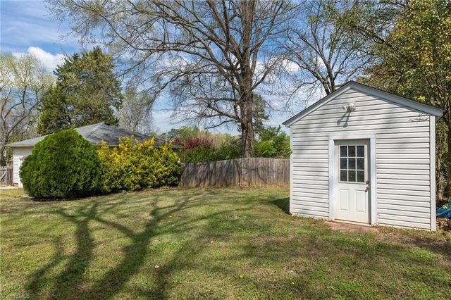 303 E Swannanoa Avenue, Liberty, NC 27298