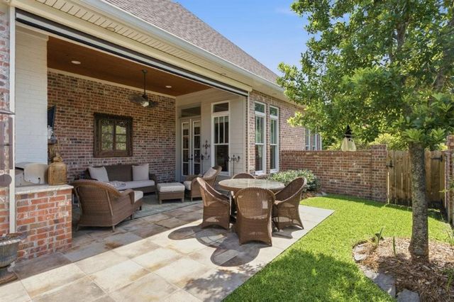 4530 Five Oaks Drive, Lake Charles, LA 70605