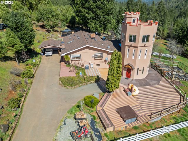 520 BRIMSTONE Rd, Wolf Creek, OR 97497
