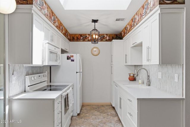 501 W TONOPAH Drive 6, Phoenix, AZ 85027