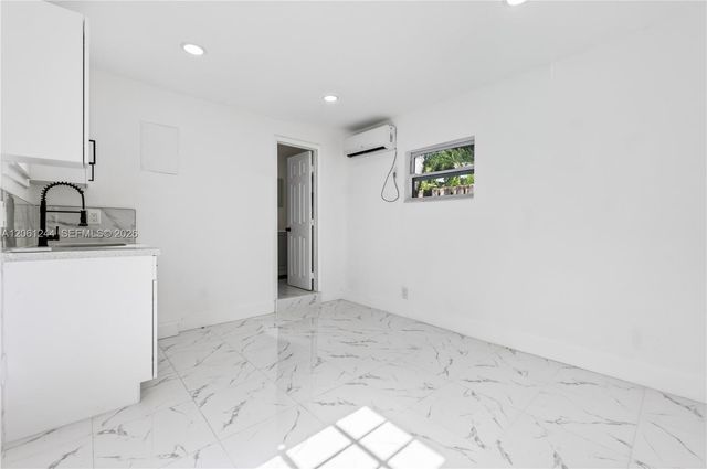 731 NE 16th St, Fort Lauderdale, FL 33304