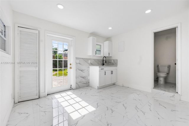 731 NE 16th St, Fort Lauderdale, FL 33304