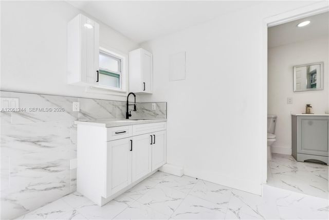 731 NE 16th St, Fort Lauderdale, FL 33304