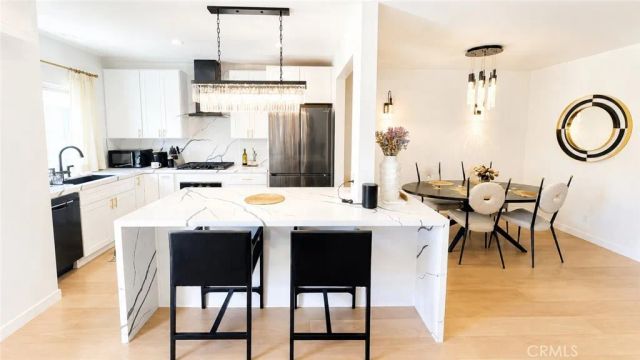 1233 N Laurel 211, West Hollywood, CA 90046