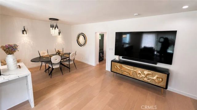 1233 N Laurel 211, West Hollywood, CA 90046