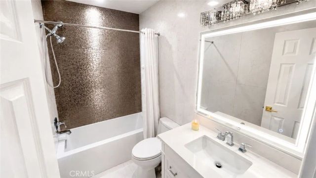 1233 N Laurel 211, West Hollywood, CA 90046