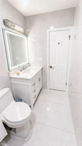 1233 N Laurel 211, West Hollywood, CA 90046