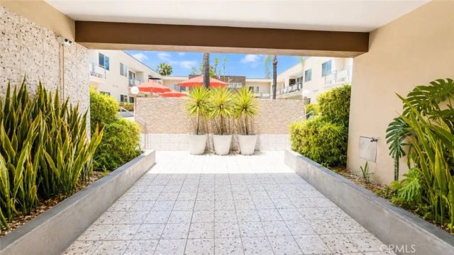 1233 N Laurel 211, West Hollywood, CA 90046