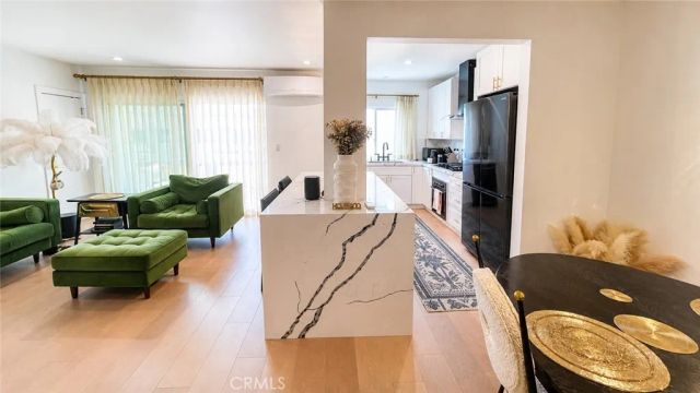 1233 N Laurel 211, West Hollywood, CA 90046