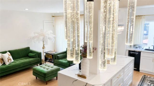 1233 N Laurel 211, West Hollywood, CA 90046