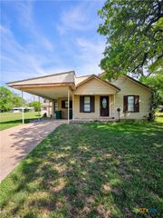 105 & 109 E Leon Street, Gatesville, TX 76528