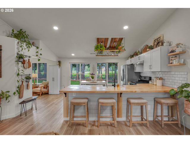 4215 Se ALTHAUS Cir, Troutdale, OR 97060