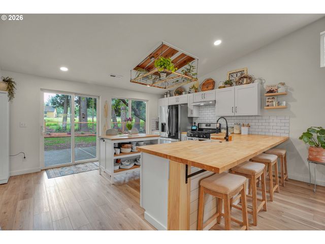 4215 Se ALTHAUS Cir, Troutdale, OR 97060