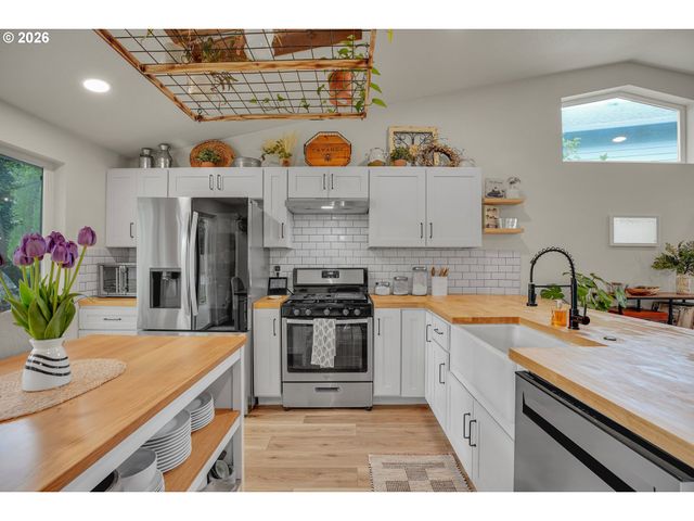 4215 Se ALTHAUS Cir, Troutdale, OR 97060