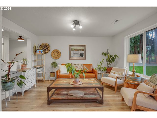 4215 Se ALTHAUS Cir, Troutdale, OR 97060