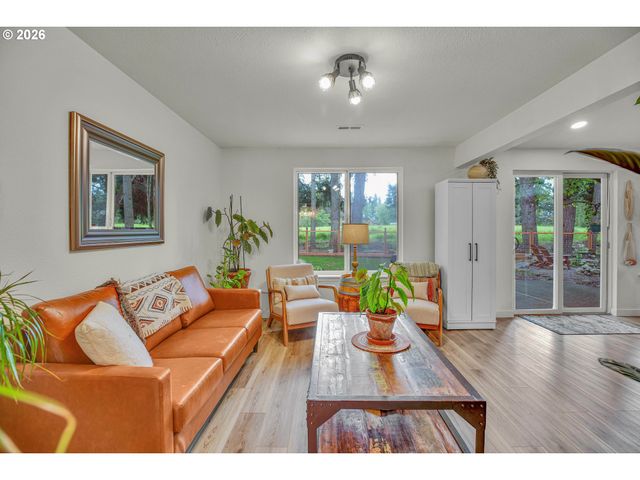 4215 Se ALTHAUS Cir, Troutdale, OR 97060