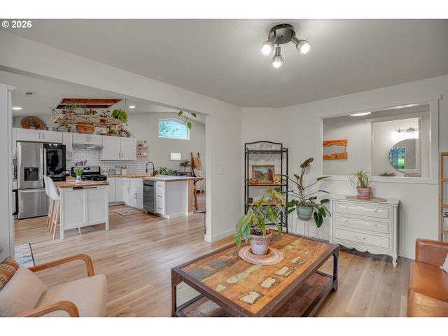 4215 Se ALTHAUS Cir, Troutdale, OR 97060