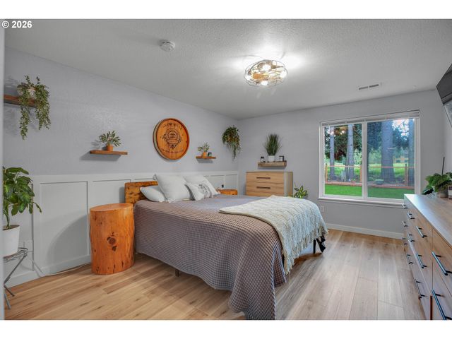 4215 Se ALTHAUS Cir, Troutdale, OR 97060