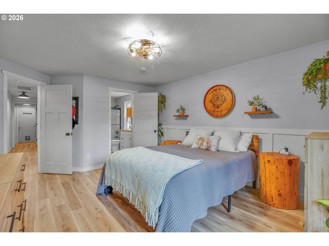 4215 Se ALTHAUS Cir, Troutdale, OR 97060