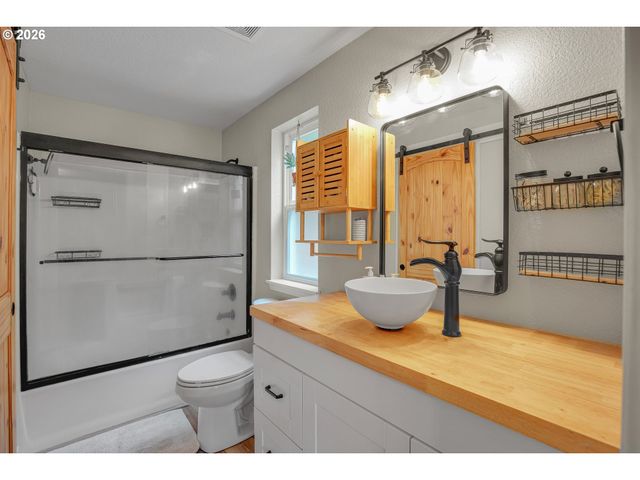 4215 Se ALTHAUS Cir, Troutdale, OR 97060