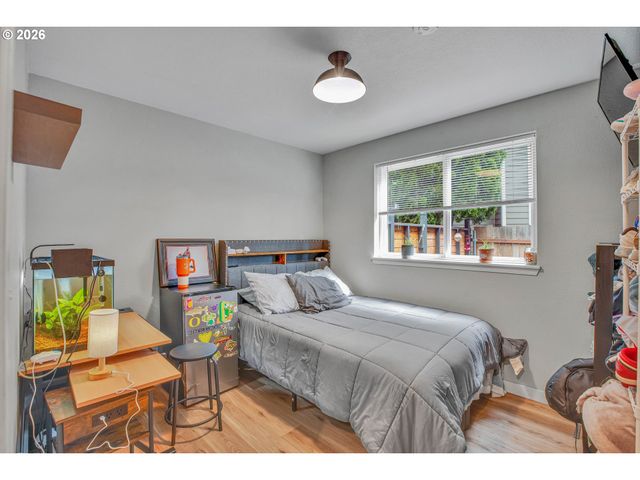 4215 Se ALTHAUS Cir, Troutdale, OR 97060