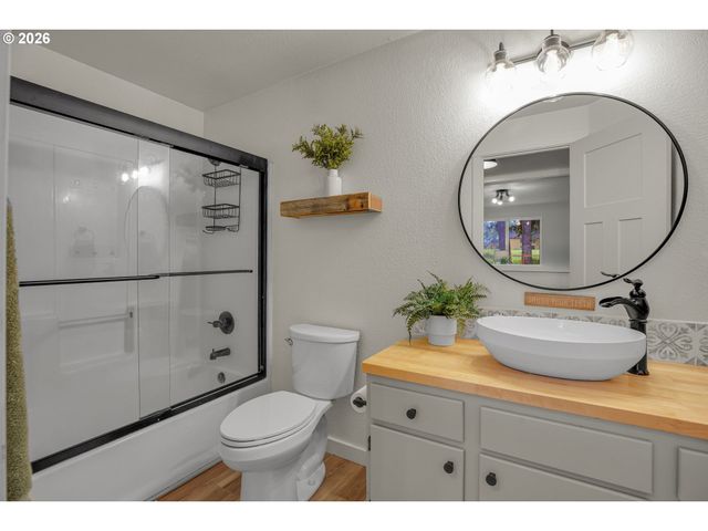 4215 Se ALTHAUS Cir, Troutdale, OR 97060