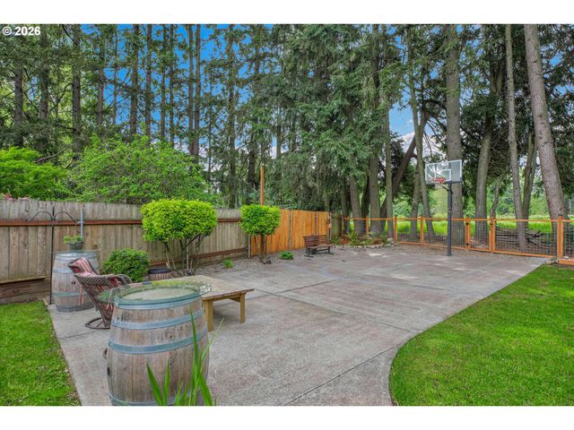 4215 Se ALTHAUS Cir, Troutdale, OR 97060