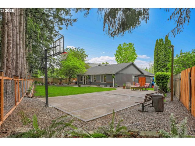 4215 Se ALTHAUS Cir, Troutdale, OR 97060