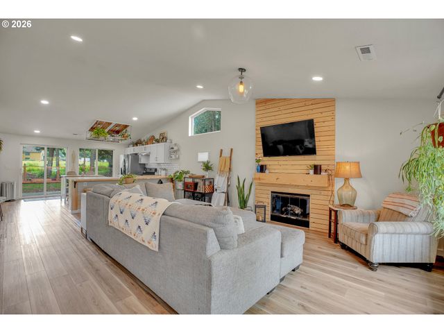 4215 Se ALTHAUS Cir, Troutdale, OR 97060