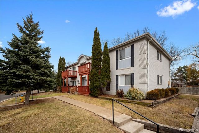 1740 Fort Street 36, Trenton, MI 48183