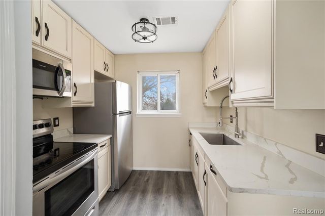 1740 Fort Street 36, Trenton, MI 48183