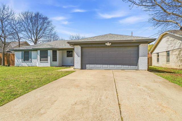 416 Colonial Place, Everman, TX 76140