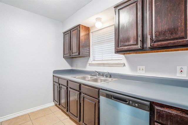 416 Colonial Place, Everman, TX 76140