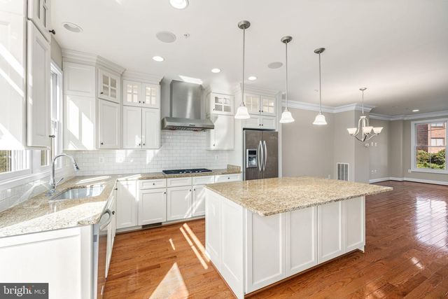 4458 MACARTHUR BLVD NW, Washington, DC 20007