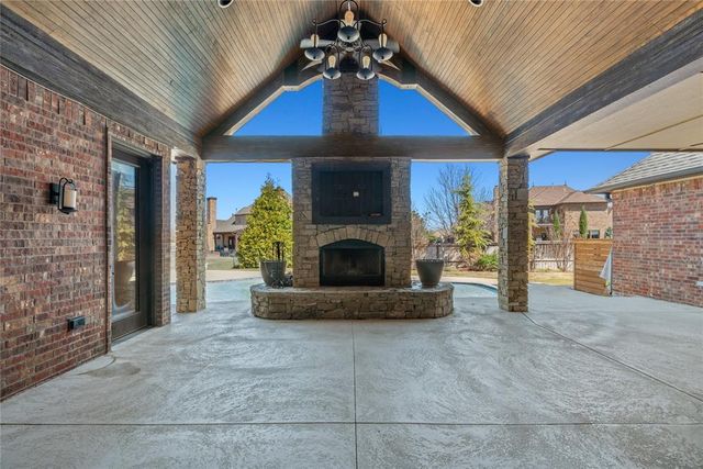 1209 W Flowering Peach Way, Mustang, OK 73064