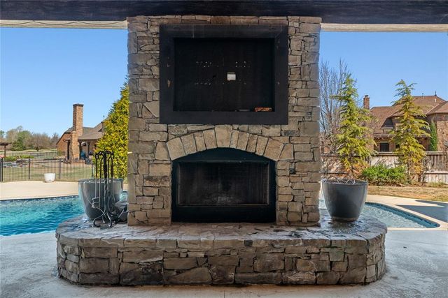 1209 W Flowering Peach Way, Mustang, OK 73064