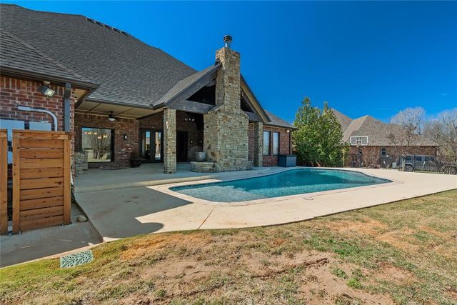 1209 W Flowering Peach Way, Mustang, OK 73064