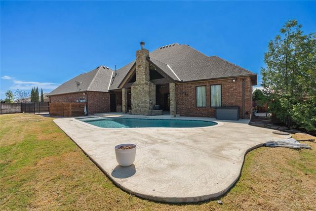 1209 W Flowering Peach Way, Mustang, OK 73064