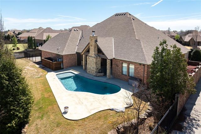 1209 W Flowering Peach Way, Mustang, OK 73064