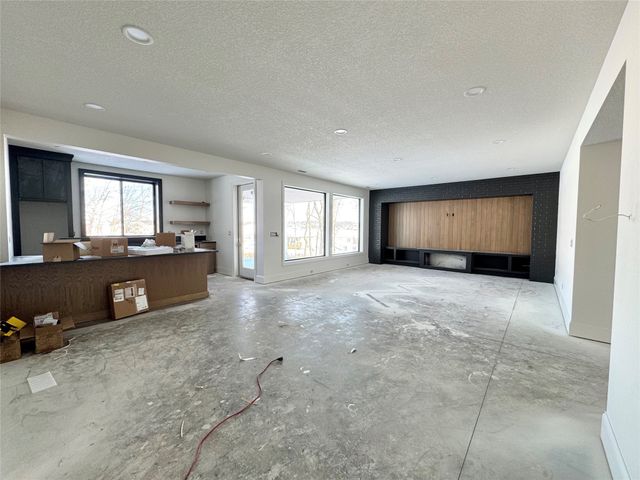 10321 Thorne Drive, West Des Moines, IA 50266